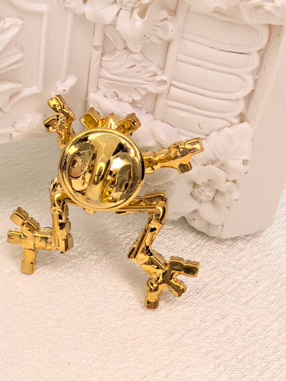 NEW Green Crystal Put'Em Pin Dancing Frog - Picture 10 of 11